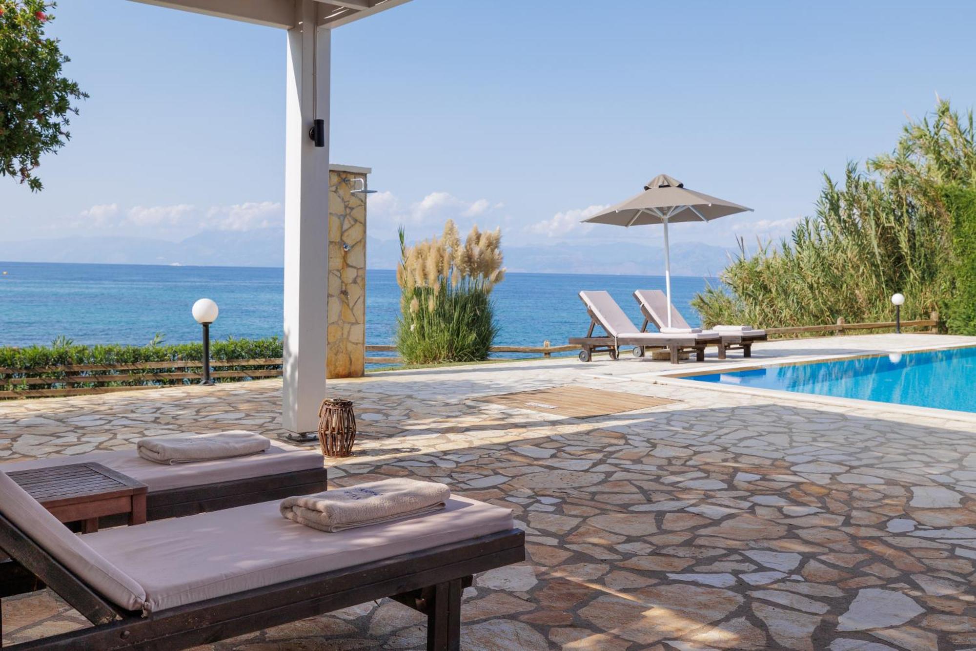 Beachfront Villa Dionysos - With Private Beach Сидари Екстериор снимка