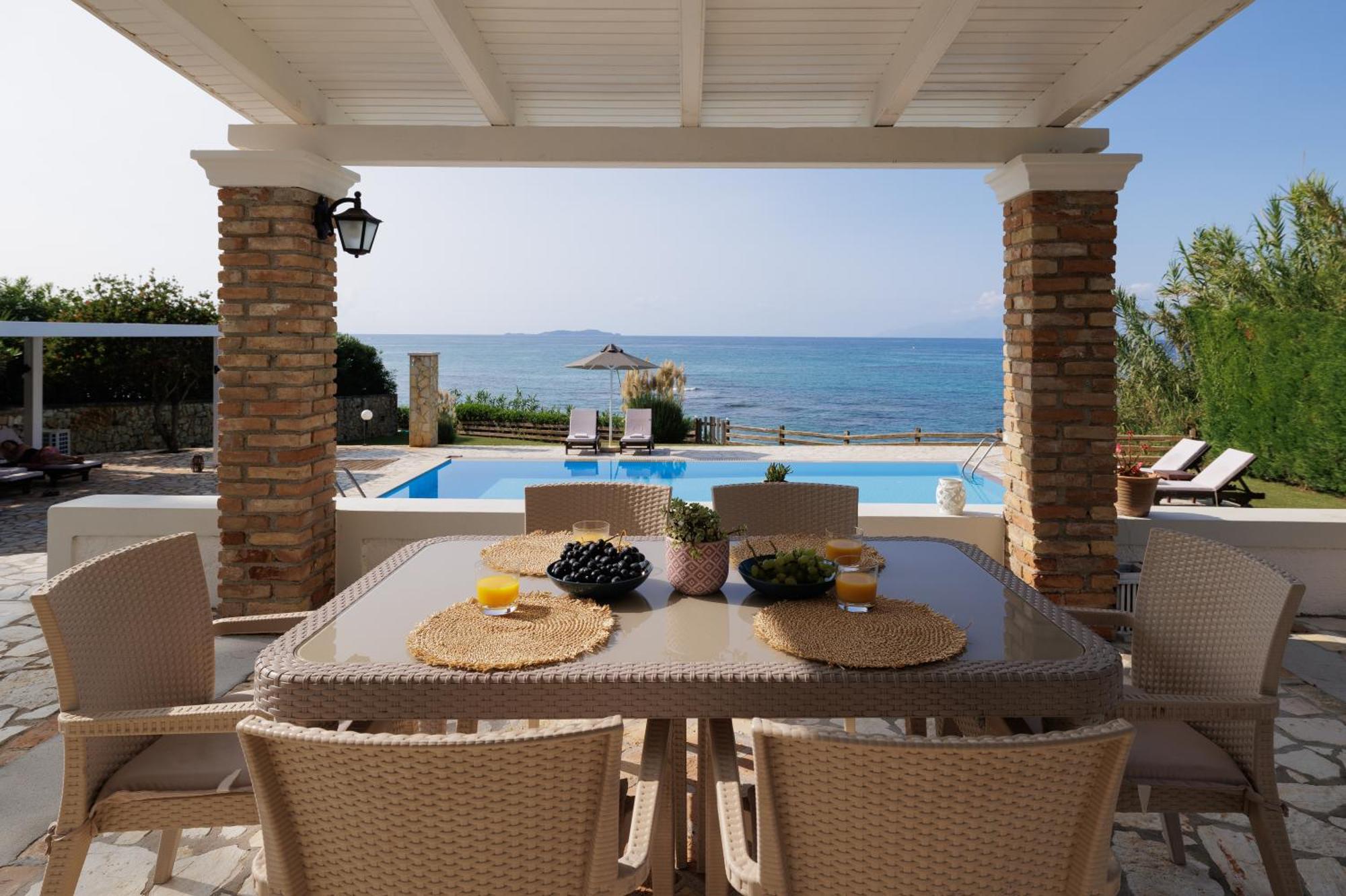 Beachfront Villa Dionysos - With Private Beach Сидари Екстериор снимка