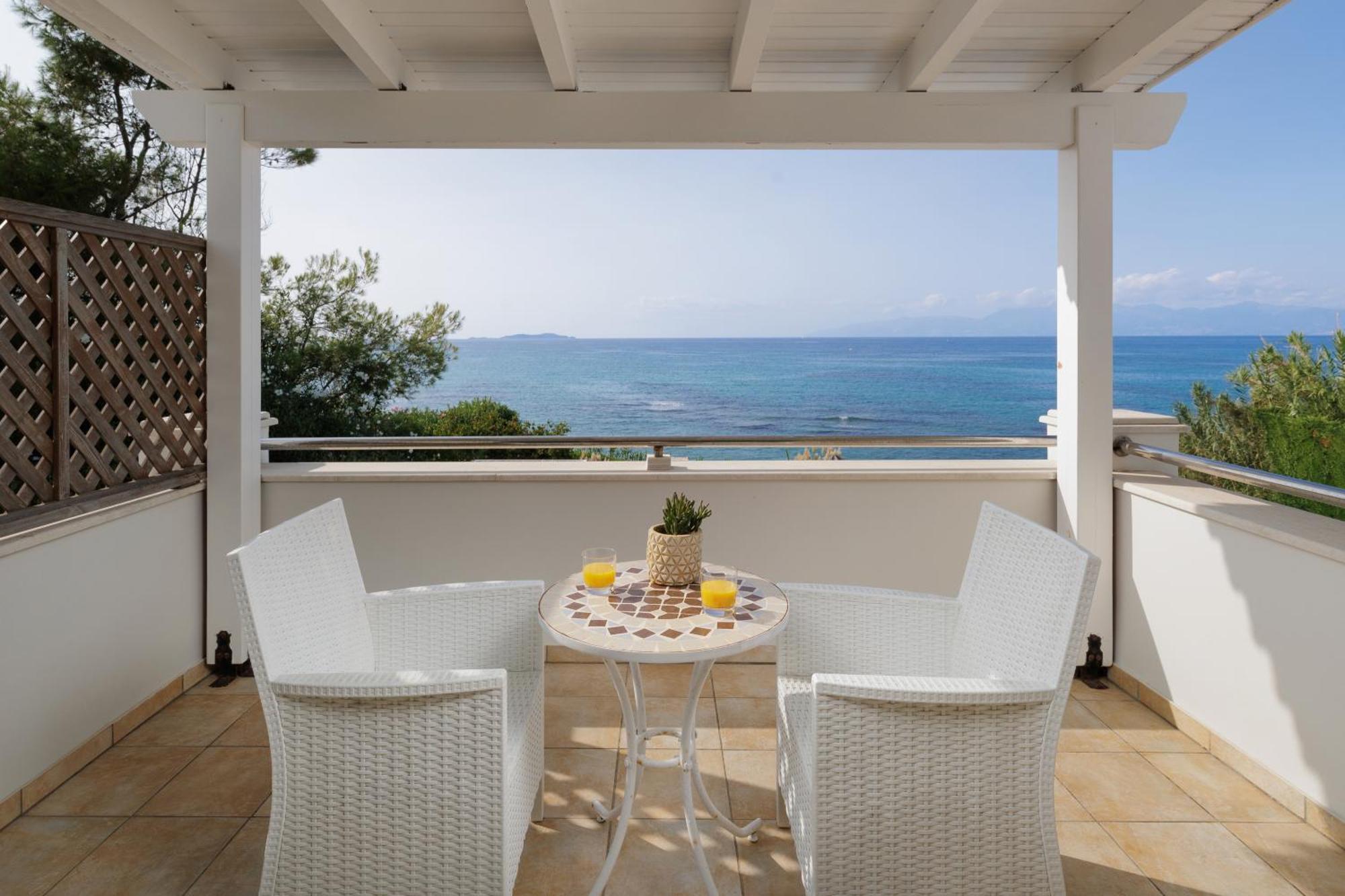 Beachfront Villa Dionysos - With Private Beach Сидари Екстериор снимка