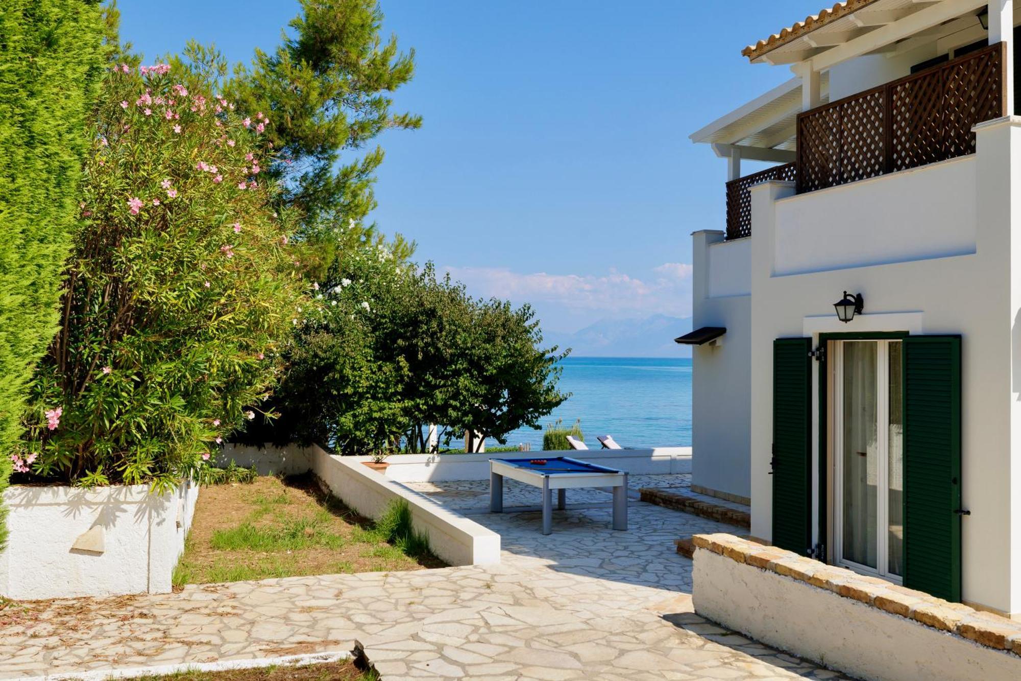 Beachfront Villa Dionysos - With Private Beach Сидари Екстериор снимка